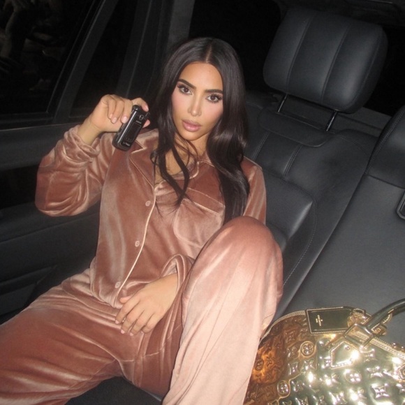 SKIMS Velour Button Up PJ Shirt in Sienna Size S, Excellent Condition, No Tags - Picture 2 of 3